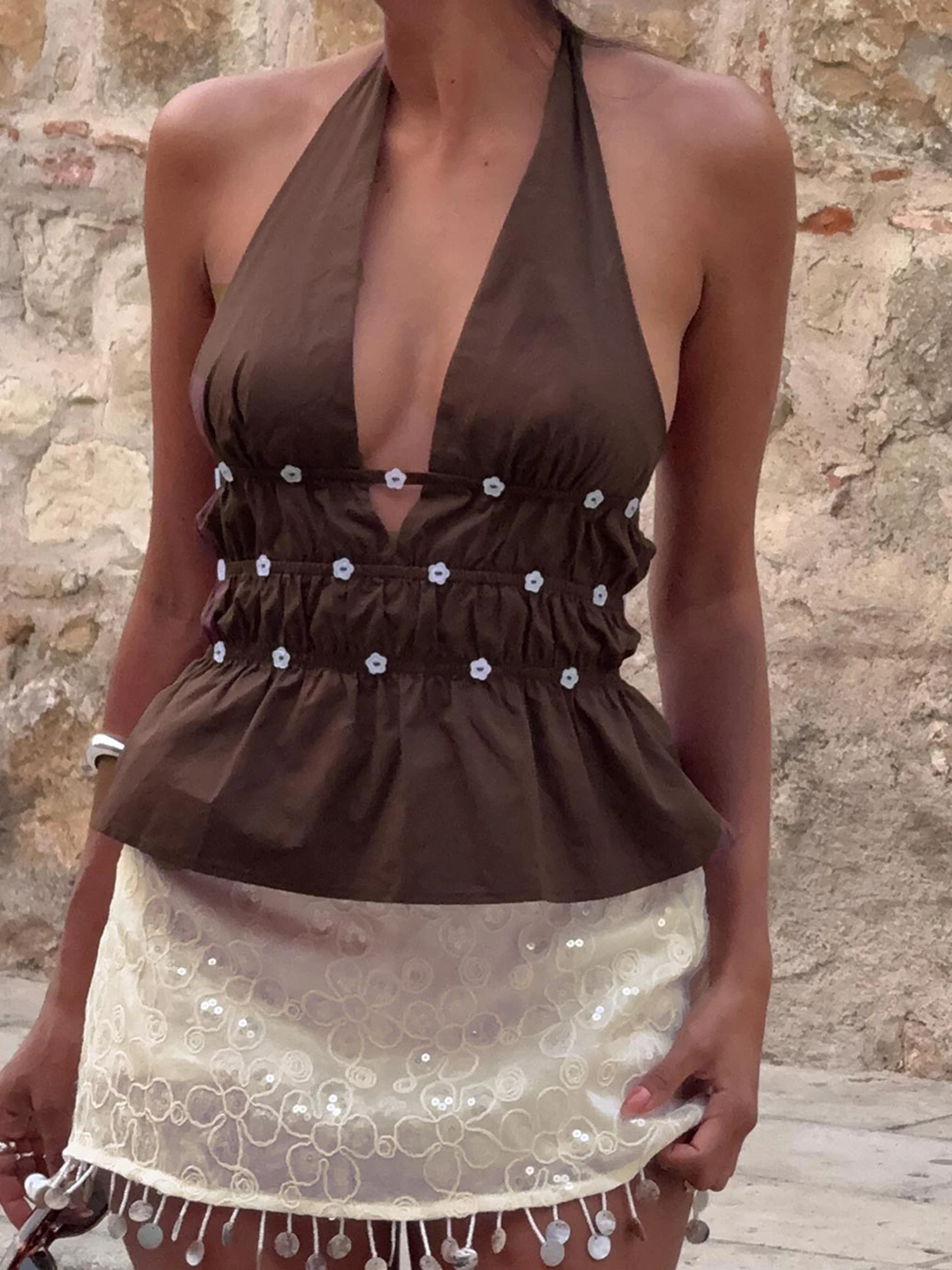 بلوزة نسائية بدون أكمام مع طباعة زهور وتصميم عميق على شكل حرف V بدون ظهر لملابس الشارع الجمالية وأسلوب الجرونج