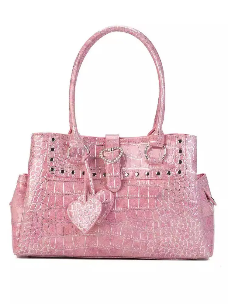 

Модная женская сумка-тоут из кожи с тиснением под крокодила, розовая, с заклепками, большая вместительная сумка через плечо, женская сумка в стиле Y2K с сердечками, розовая.