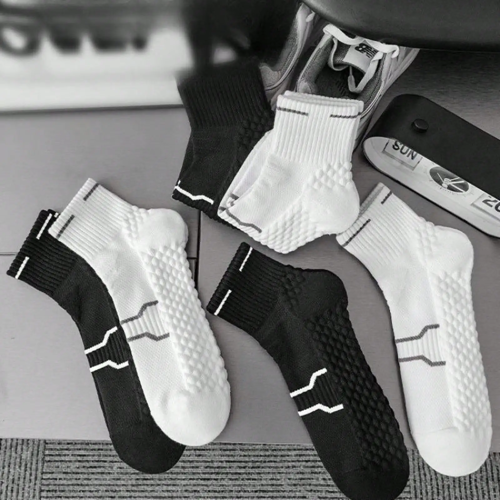 

6 Pairs Men's Professional Sports Socks Summer Mesh Lightweight Breathable Sweat-Absorbing Odor-Resistant Ear-Lift Heel Protection Short Socks