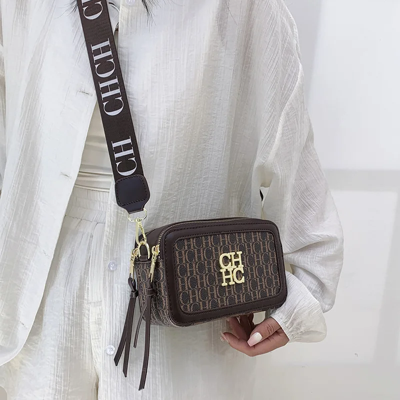 

Winter Hot Sale New Camera Bag Fashionable Letter Printing Small Square Bag Designer Luxury Shoulder Versatile Christmas Gift