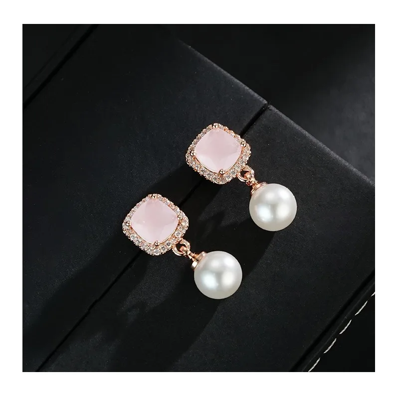 

New Elegant Light Pink Small Square Bead Pendant, Fashionable and High-end Micro-zircon Earrings, Earrings.