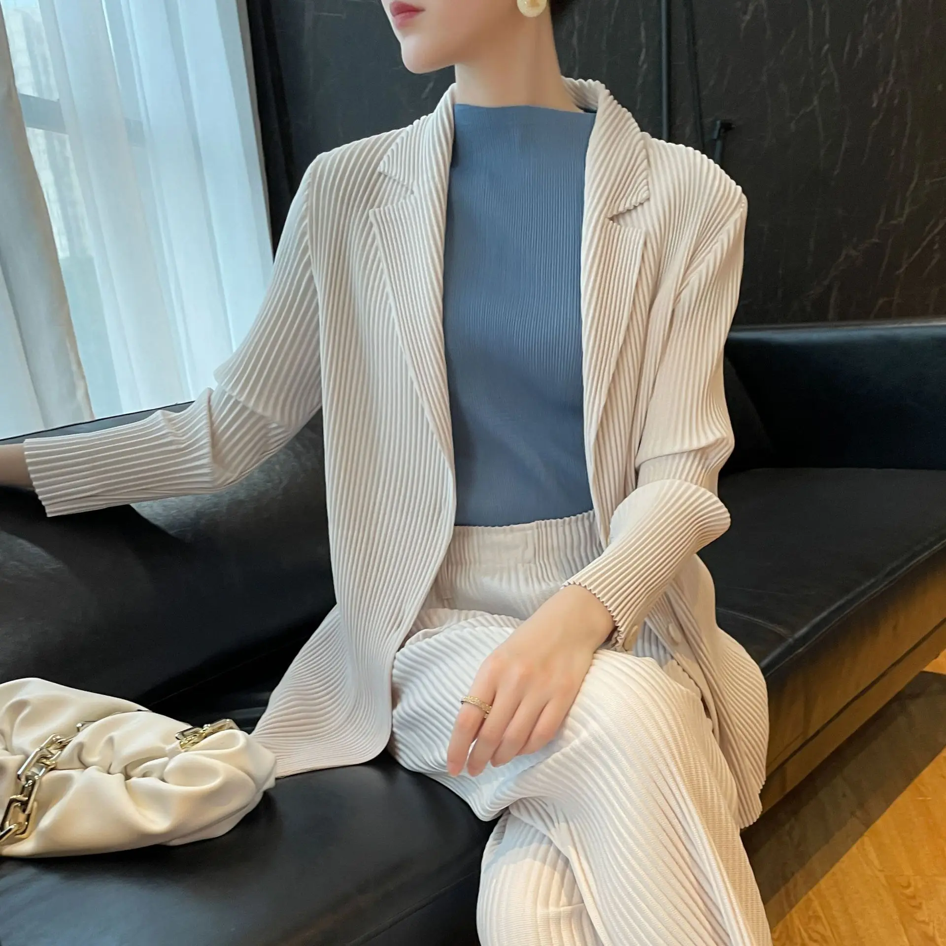 

ALSEY Miyake Pleated Thickened Section White Long-sleeved High-end Fashion Suit Jacket Fall Spring New Commuter Casual Blazer