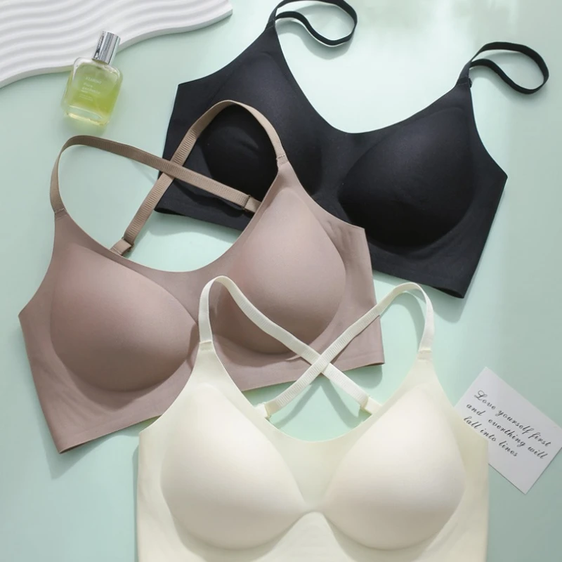 حمالة صدر رفيعة للغاية قابلة للتنفس 34-42BCD تصميم لاسلكي ساحر بدون خياطة ومضاد للإفراغ مع كوب داخلي قابل للفصل للنساء