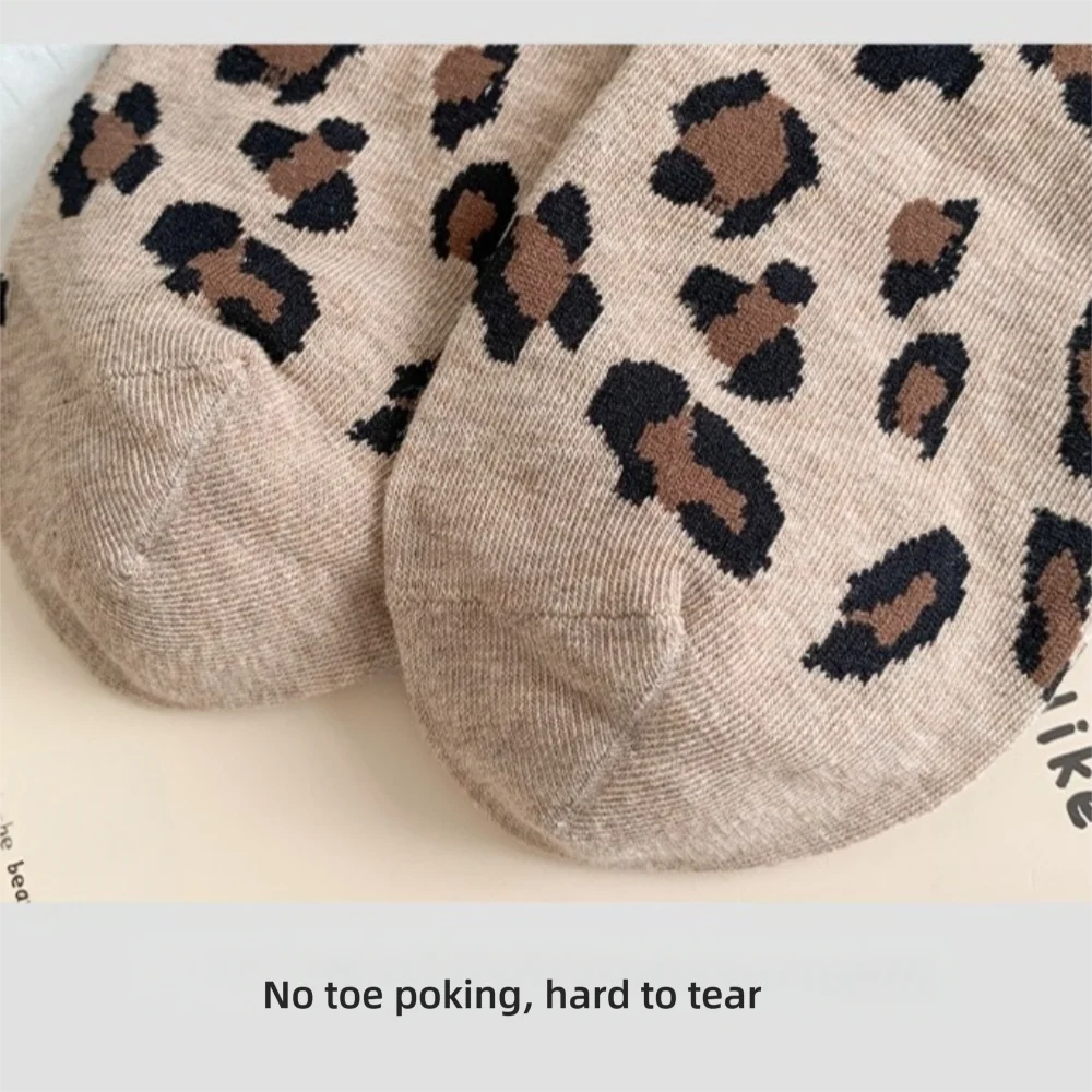 5 Pasang Kaus Kaki Pola Macan Tutul Nyaman Tren Kaus Kaki Panjang Menyerap Keringat Bernapas Kaus Kaki Panjang Musim Gugur Musim Dingin