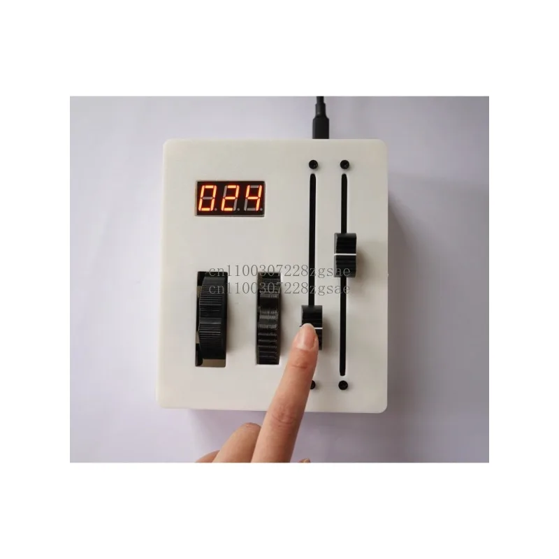 

1 Sound Wheel 1 Modulation Wheel 2 Fader MIDI Controller