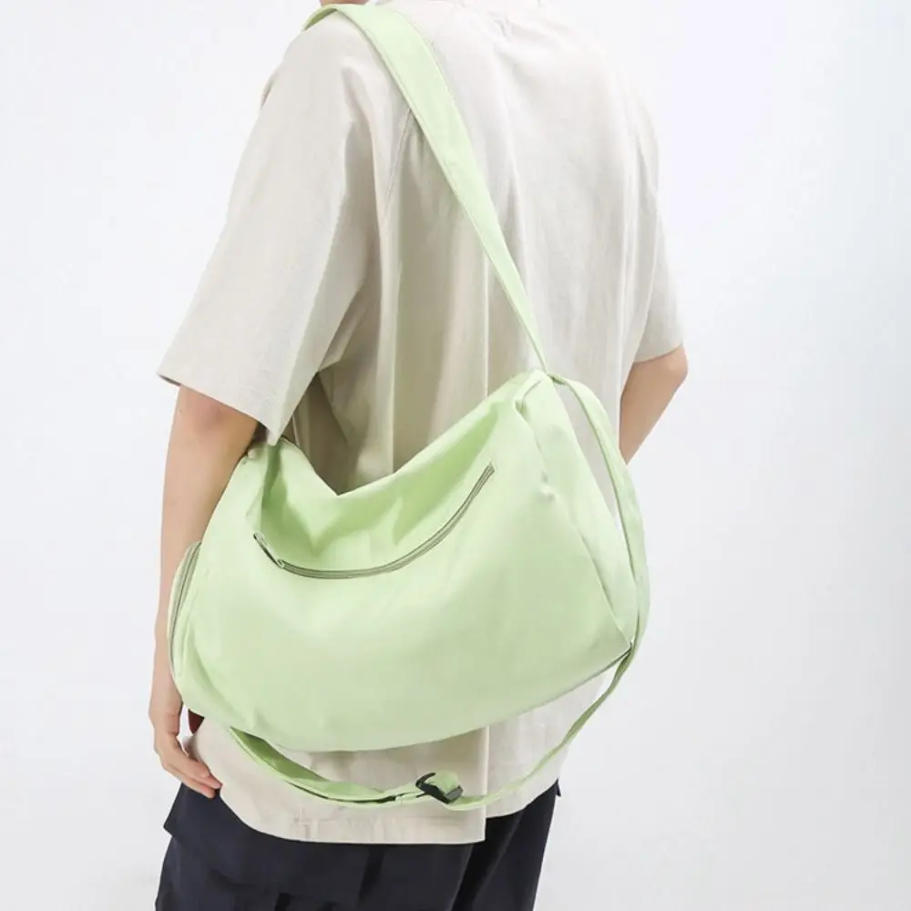 Fashion Large Capacity Travel Duffle Bag Handheld Waterproof Travel Luggage Bag Sports Business Trip Messenger Bag Female