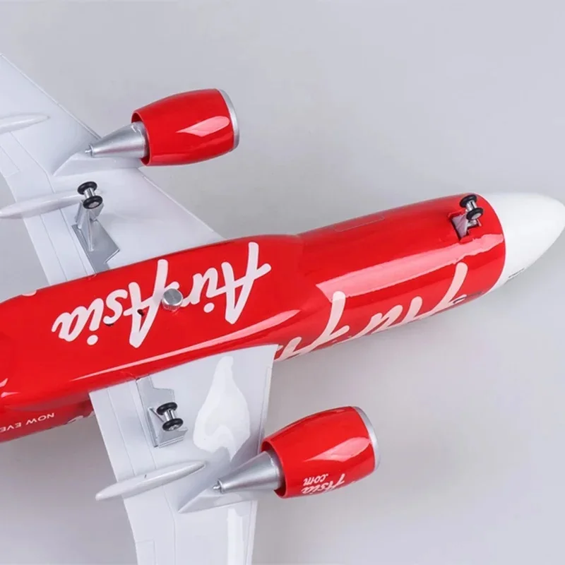 يموت الصب حافلة هوائية البلاستيك الراتنج مقياس 47 سنتيمتر الطائرات A320 Airasia طيران زخرفة نموذج طائرة مع أضواء ومعدات الهبوط