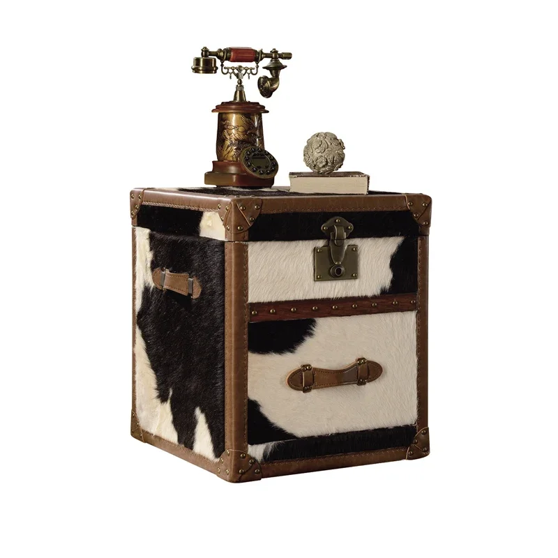 Amerikanischer Country-Beistelltisch aus schwarz-weißem Milchleder, luxuriöse Aufbewahrungsbox für die Villa, europäische Retro-Lederbox, personalisiert