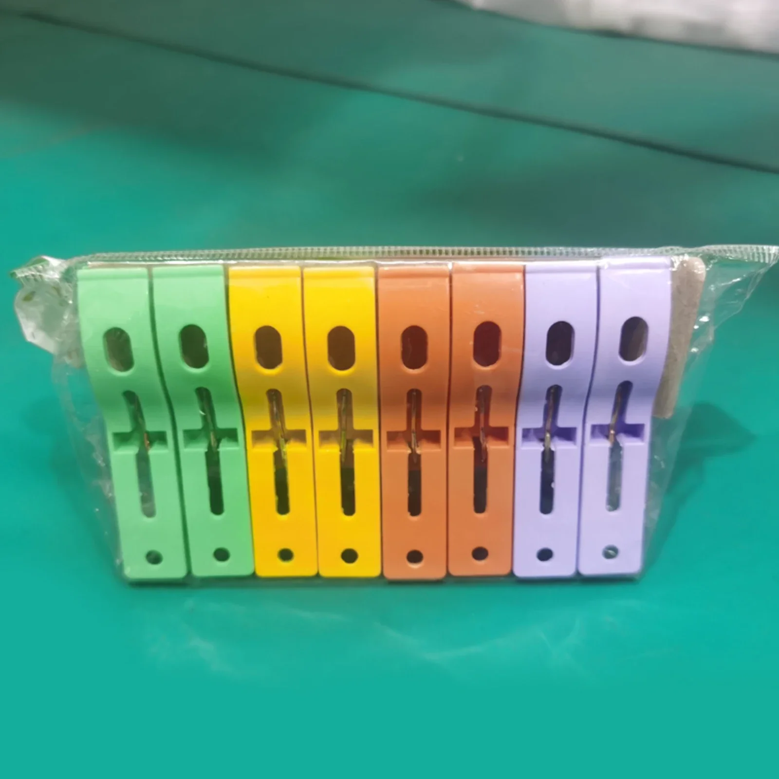 8-Pcs Plastic Clothes Pins - - Windproof Laundry Clips for Outdoor Clothesline, Drying Rack 〔YY26〕