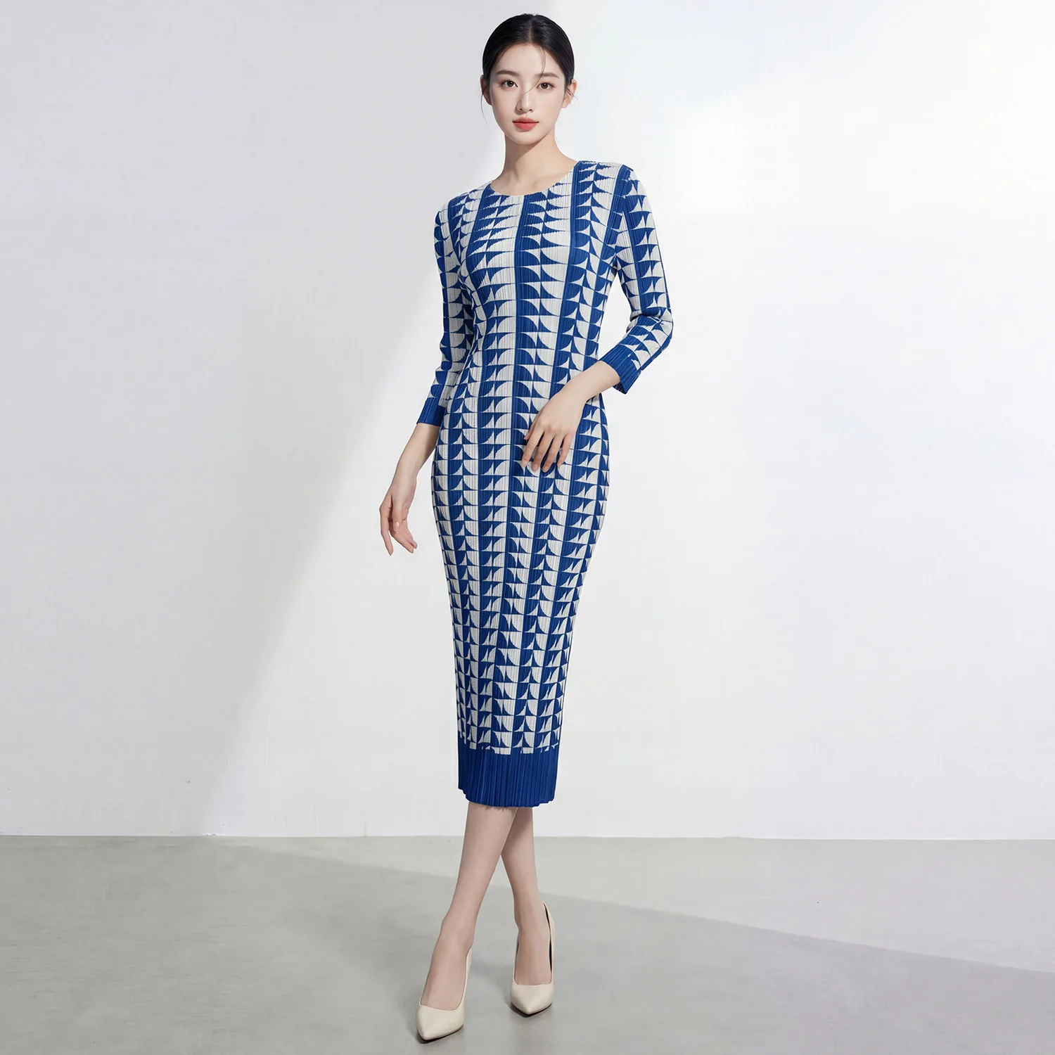 

Miyake Blue White Geometric Print Women's Dress Round Neck Three Quarter Sleeve Pleated Bodycon Dresses 2026 Spring New 2DB6967