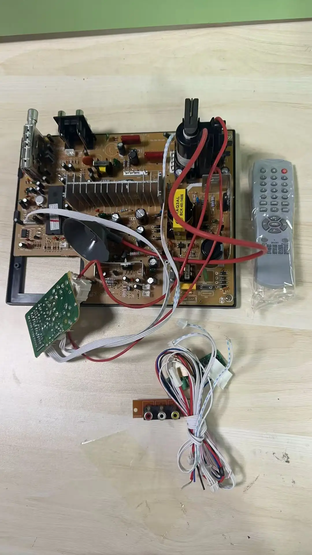 Universal TV Motherboard 14-21 Inch HD Color TV Mainboard Short Tube Special Board Repair Replacement Part