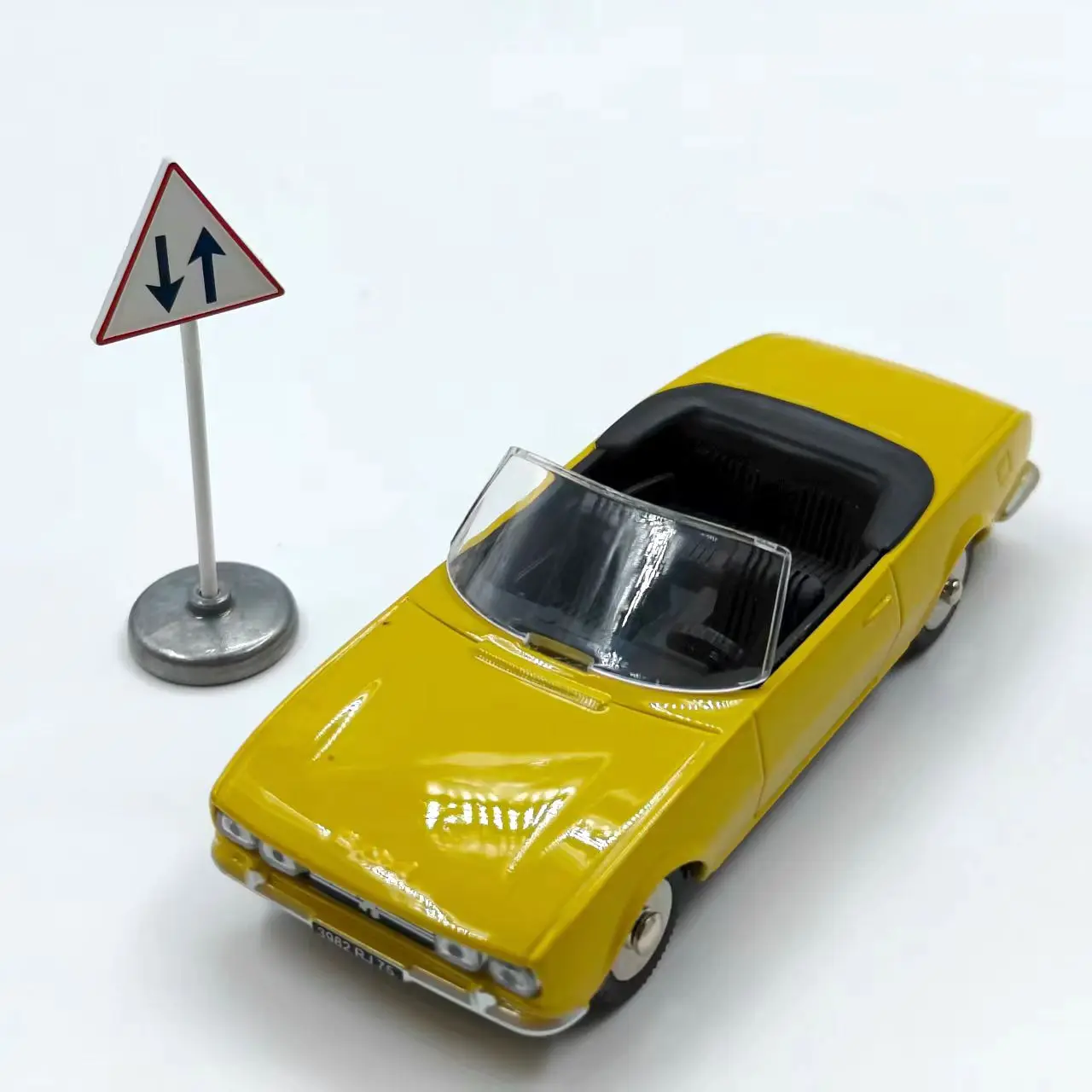 DINKY TOYS 1:43 Peugeot 504 Cabriolet Alloy Car Diecasts & Toy Vehicles Car Model Miniature Scale Model Car For Children