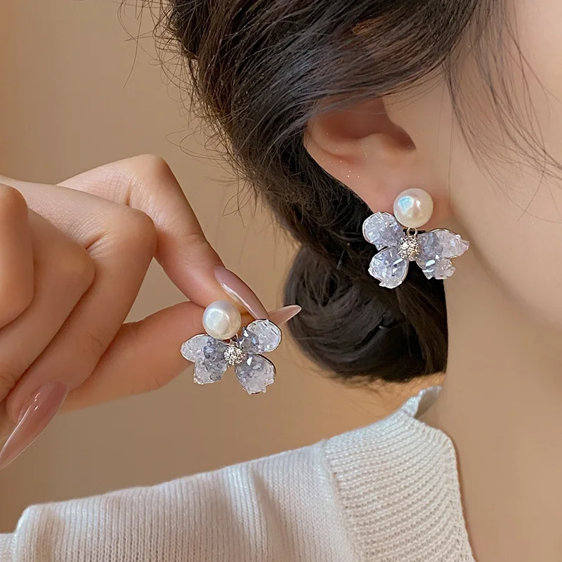 

Korean Luxury Crystal Flower Pearl Stud Earrings Women's Temperament Elegant Fashion Design Wedding Party Jewelry Valentine Gift