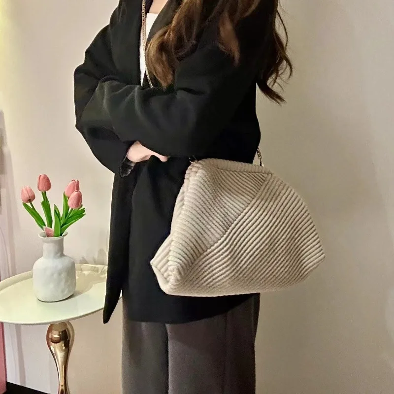 

Beach cloud bag for girls, fashionable and versatile for commuting, striped makeup, fly woven bag