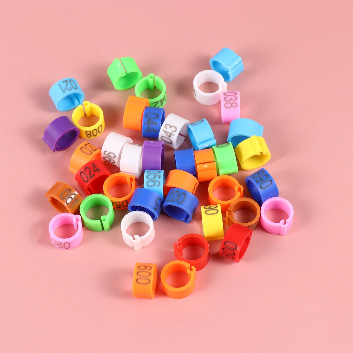 

100PCS 8mm Pigeon Letter Identification Parrot Bird Opening Foot Rings Bird Supplies (Assorted Color)