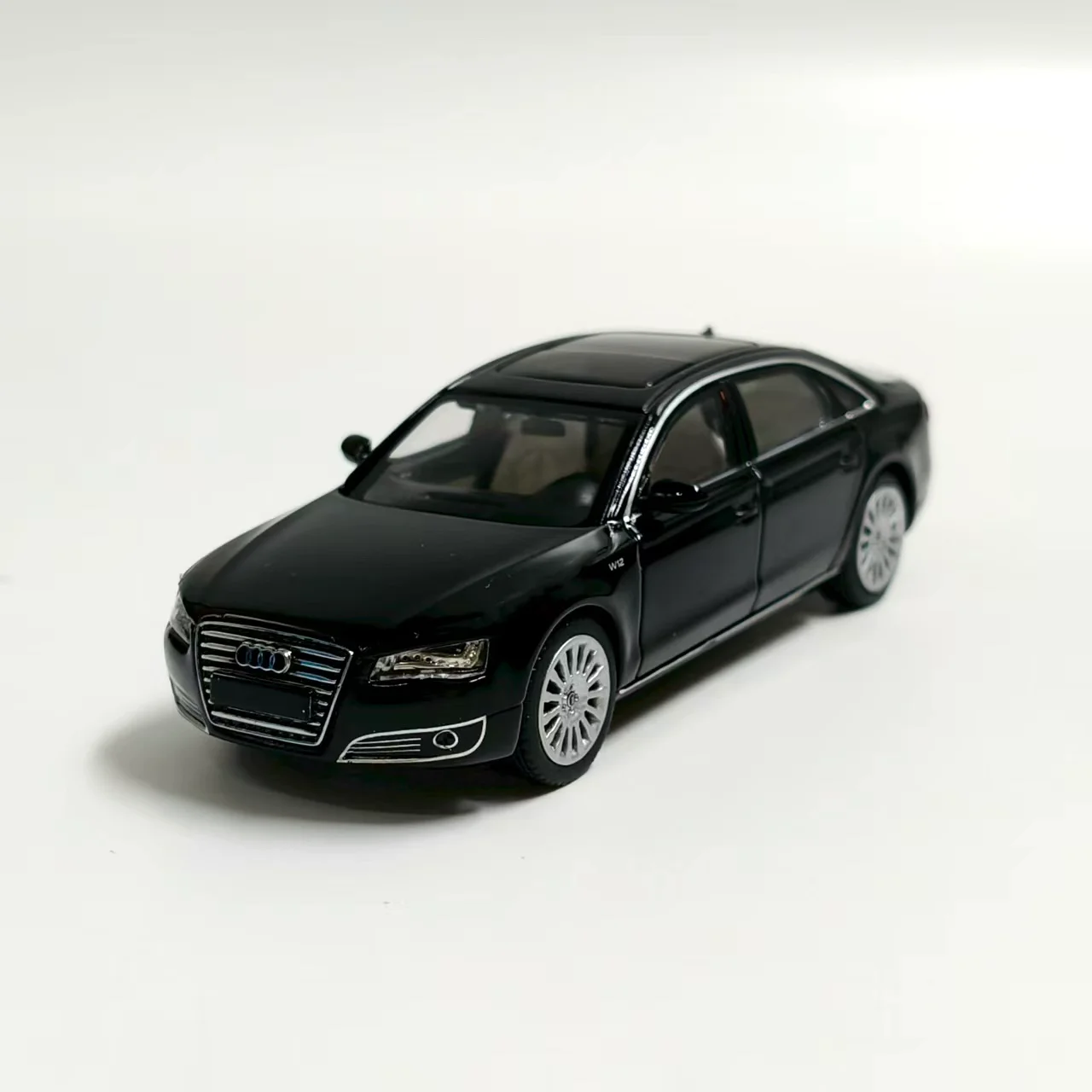 

Литой под давлением масштаб 1:64 Audi A8L 04, модель автомобиля из сплава, Коллекционная игрушка, подарок, сувенир, украшение для дисплея