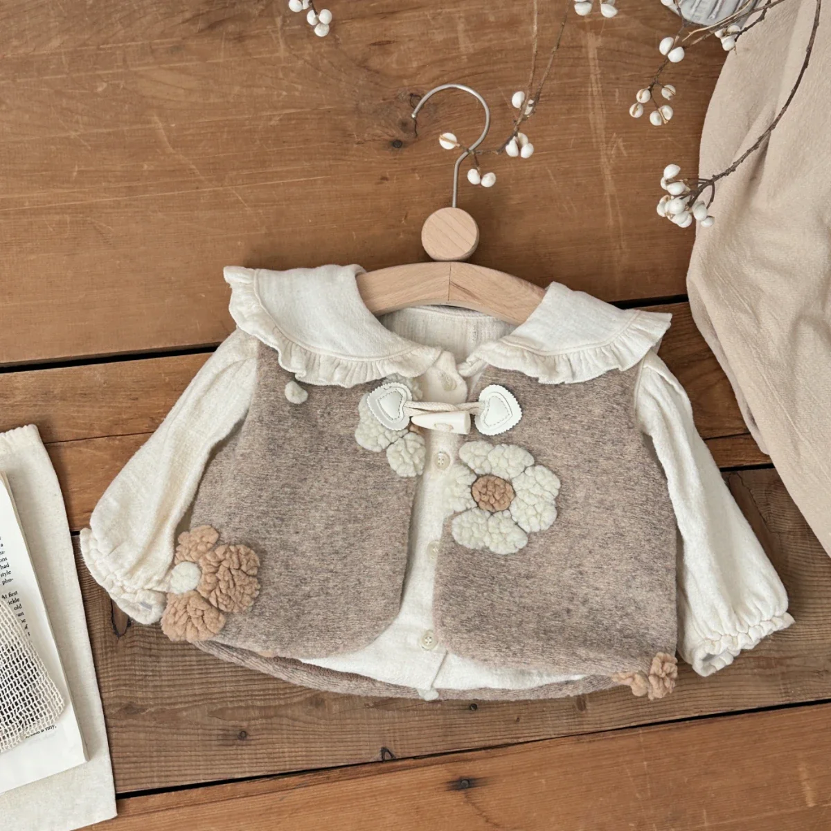 Girls Baby Vest Winter New Fashion Flower Embroidery V-neck A Cow Horn Buckle Children Cute Simple Versatile Waistcoats