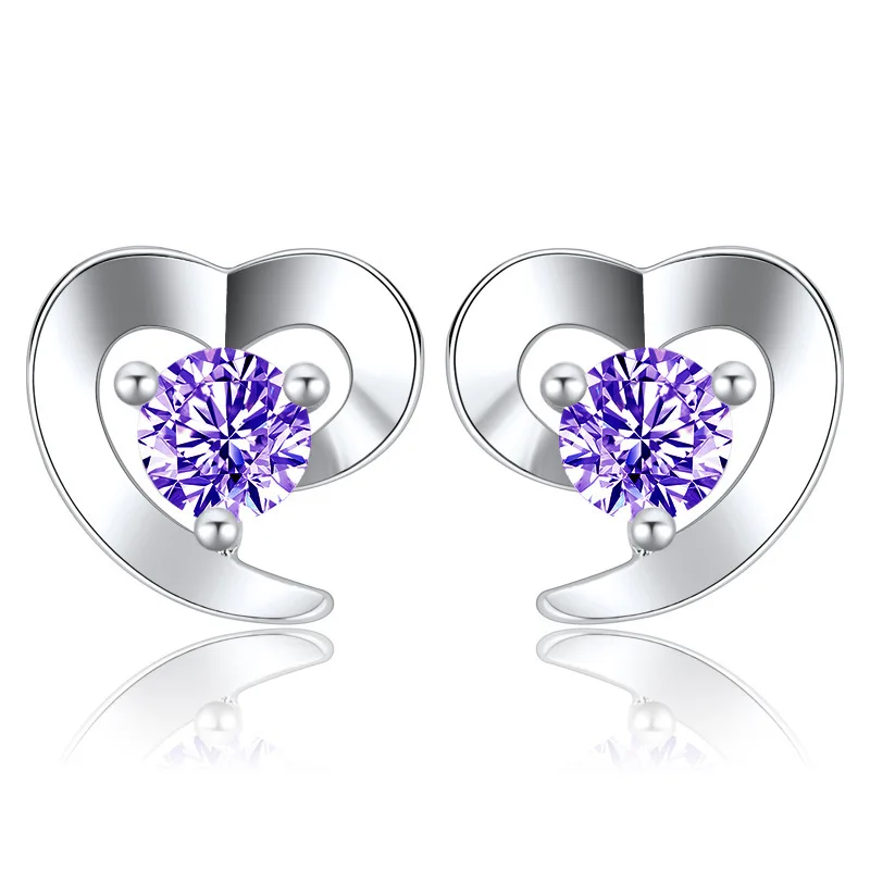 Fashionable LuxuryHeart-Shaped Women's Stud Earrings Embedded with Zirconia Stones Versatile Elegant Jewelry Design