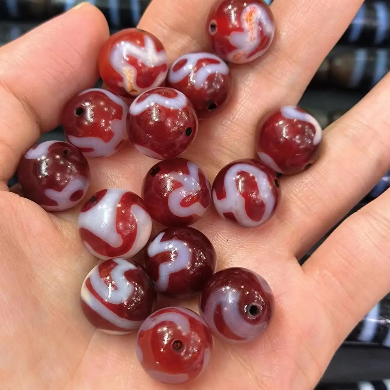 

1pcs/lot Natural 14mm Red Agate Dzi Round Shape Baojiang Surface Different Totems Amulet Jewelry DIY Beads