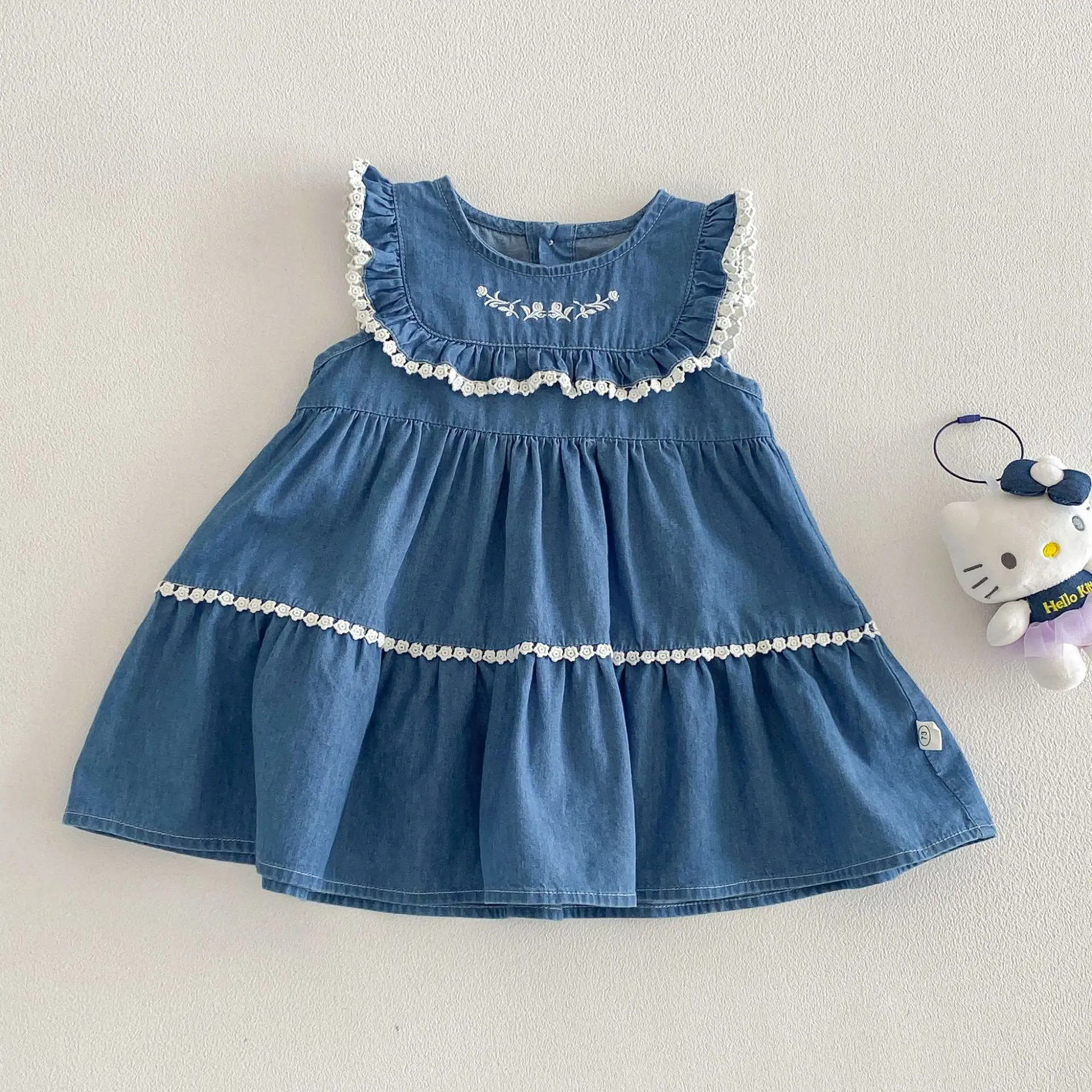 

Детское платье принцессы с вышивкой для девочек, новинка 2026 года, летнее, с кружевными рукавами-крылышками, корейская версия, джинсовая юбка