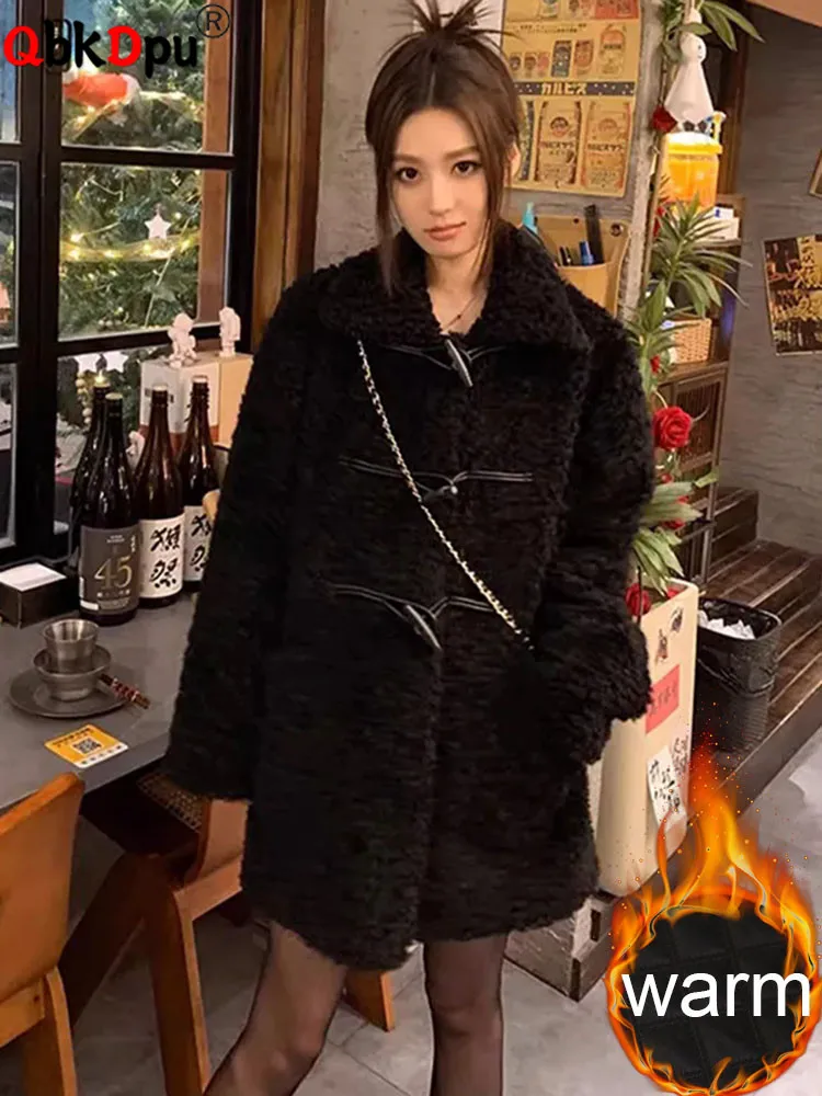 Korean Design Faux Fur Thicken Jackets Women Loose Horn Button Cotton Padded Lined Abrigos Casual Long Sleeve Lamb Wool Manteau