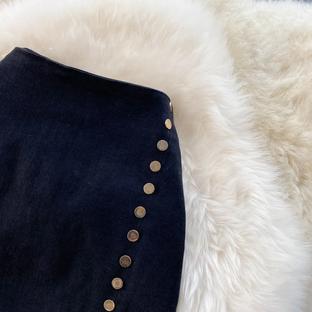 Primavera/Estate 2025 Nuovo senso del design monopetto diviso dimagrante vita alta gonna di nicchia di media lunghezza gonna nera