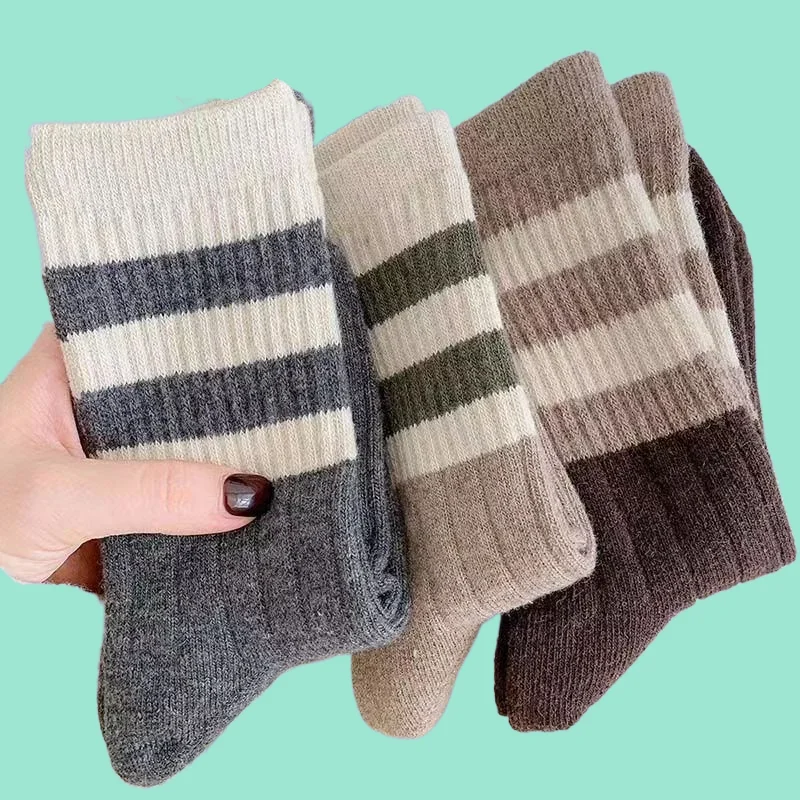 5/10 Paar hochwertige gestreifte Walds ocken für Frauen Neue, verdickte Socken im Retro-Stil, atmungsaktive Damen-Mid-Tube-Socken