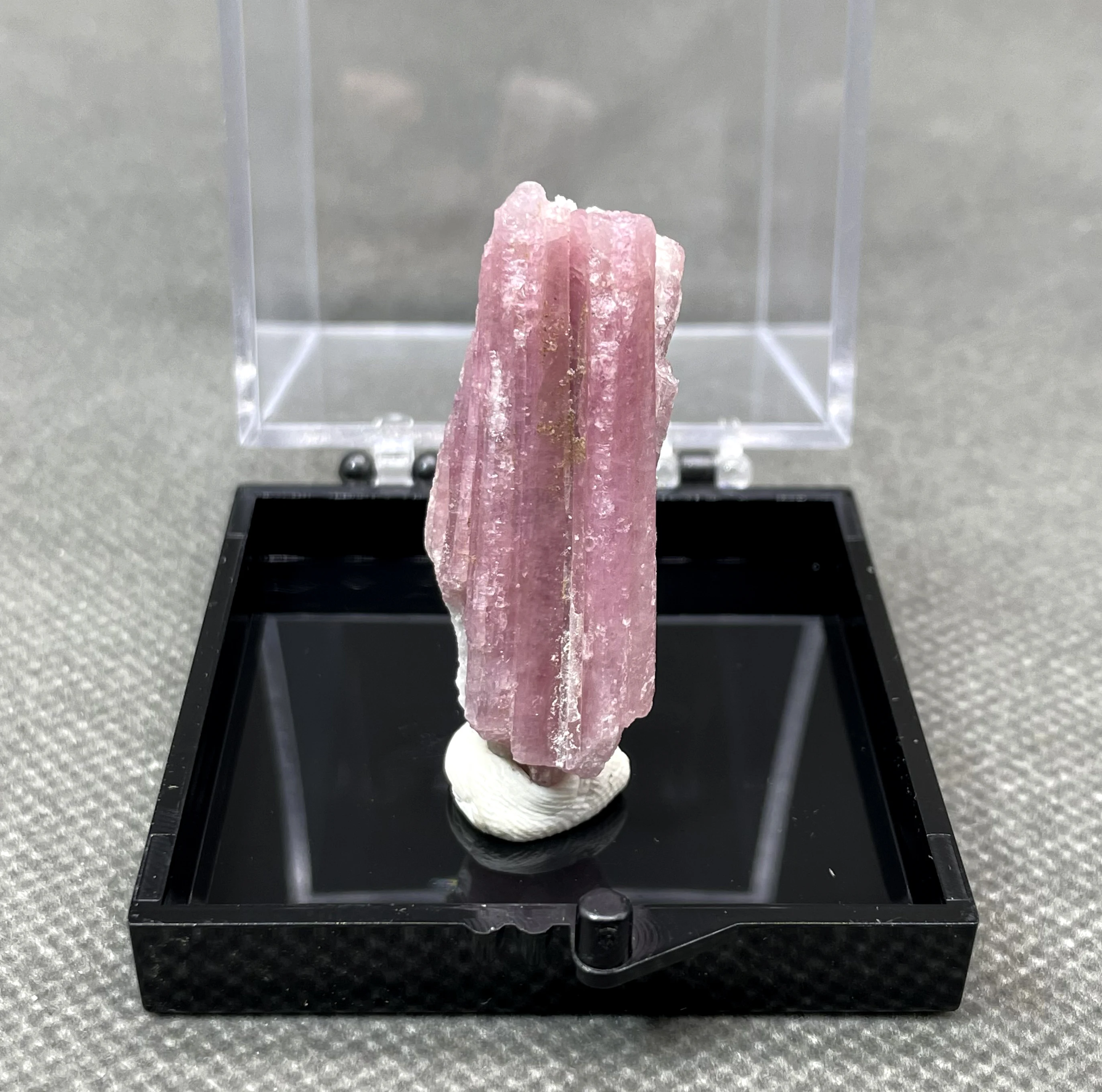 BEST! 100% Natural Brazil pink tourmaline mineral crystal specimens stones and crystals quartz crystals (box size 5.2 cm)