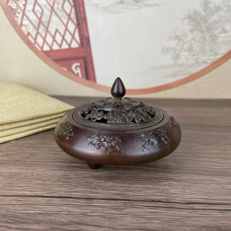 Vintage Round Metal Incense Censer Hollow Floral Lid Tripod Aroma Burner Embossed Flower Pattern Oriental Tea Room Desktop Decor