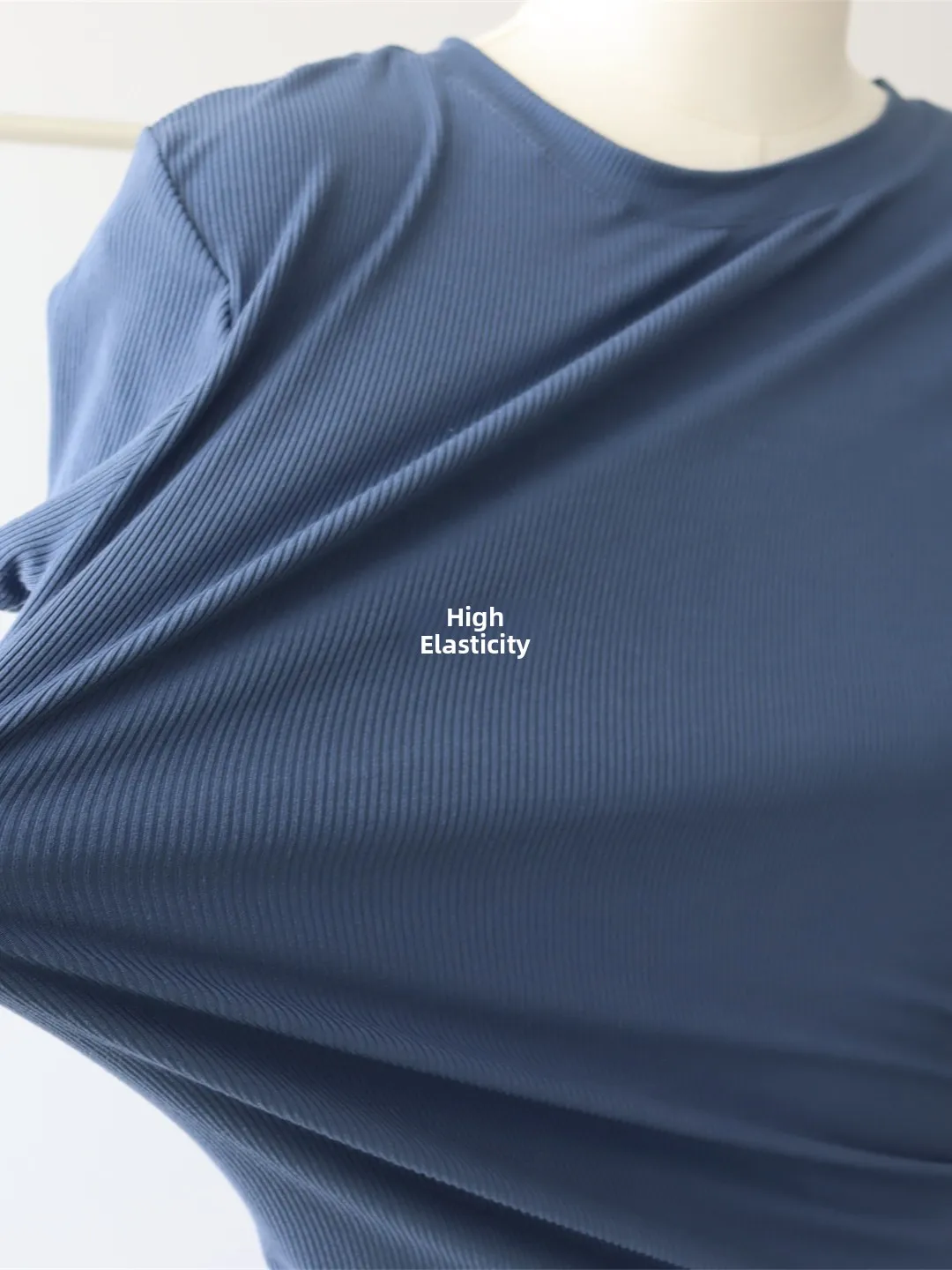 スリムフィットまたはスウェットTシャツ、ストライプ柄カジュアル、軽量で柔らかいコットン素材のサマートップス、女性用ラウンドネックプルオーバー