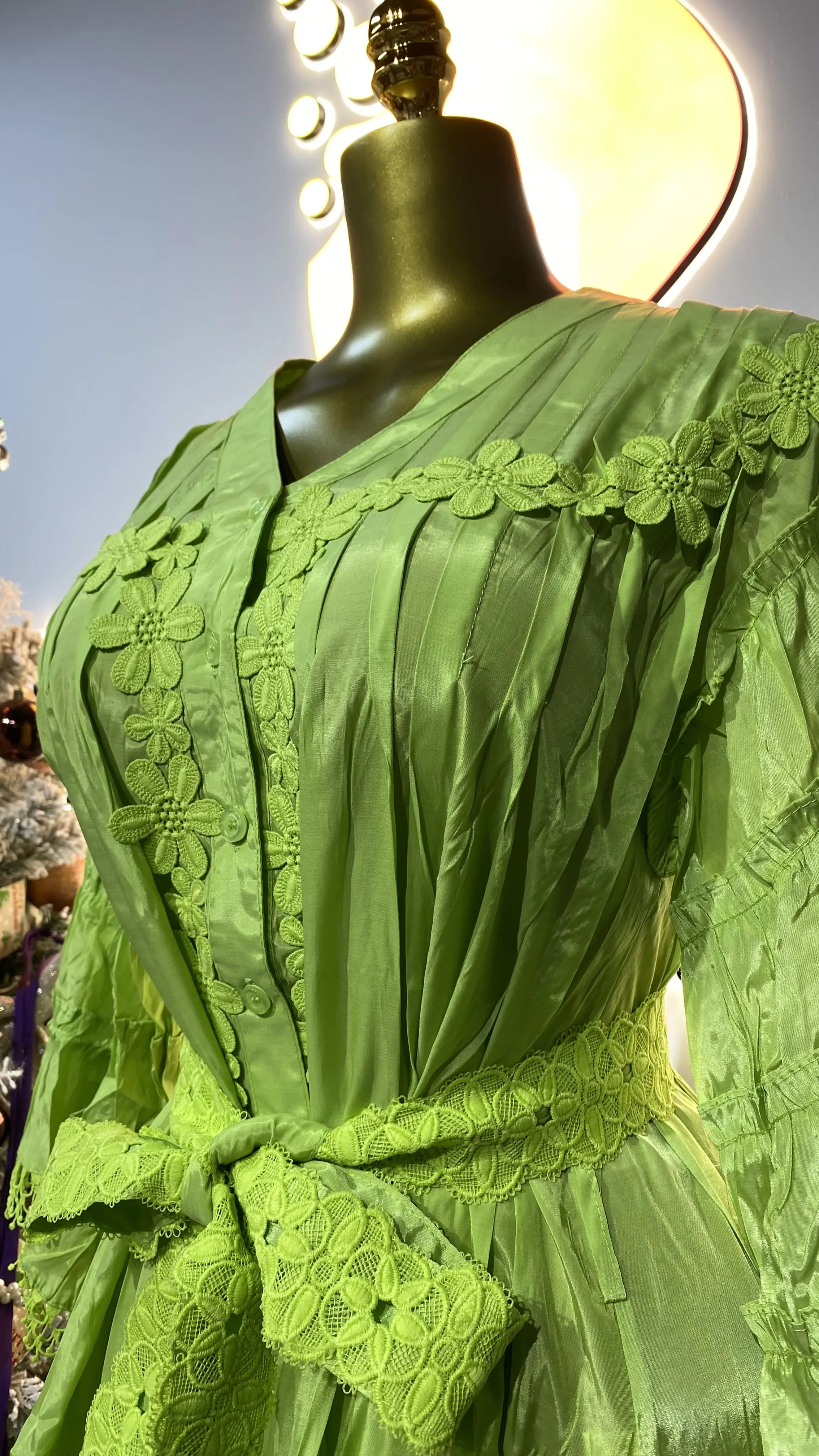 Senhoras do escritório bordado oco sólido vestido gola manga longa cintura alta cortar painel de renda vestido personalizado-GZMM156