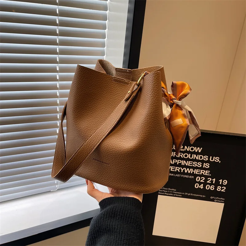 

Women's Fashion Simple Messenger Bags Commute PU Leather Shoulder Pack Retro Texture Bucket Single Shoulder Bag