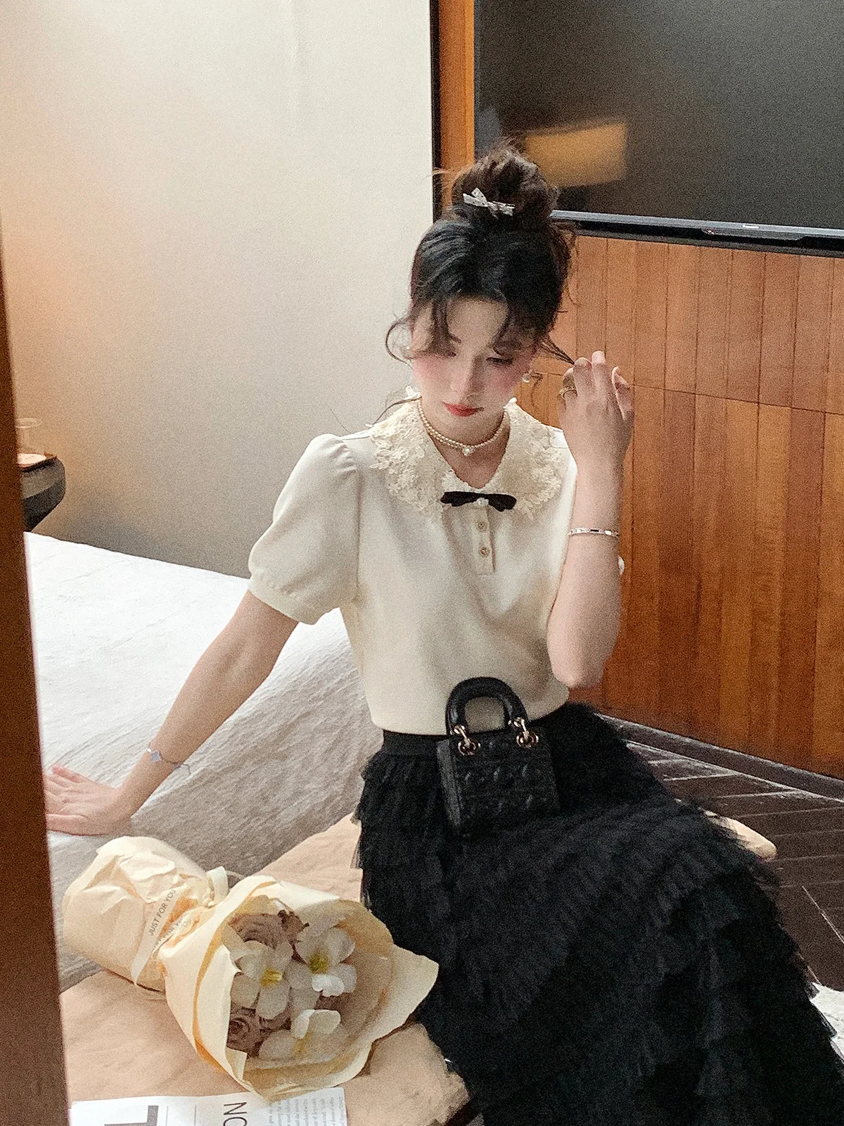 

Элегантная кружевная футболка с коротким рукавом, женская летняя футболка серии Miu, короткий фасон, модный дышащий удобный повседневный топ для женщин