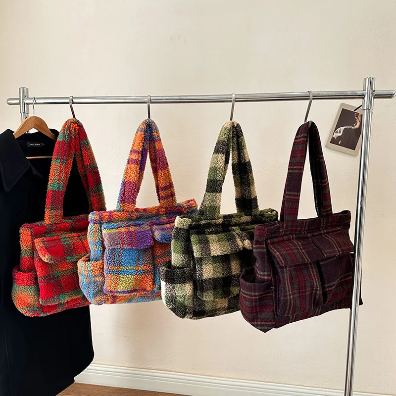 حقائب حمل من صوف الضأن للنساء حقائب كتف عصرية منقوشة حقيبة تسوق محمولة ذات سعة كبيرة حقيبة تحت الإبط حقيبة مصممة كيس