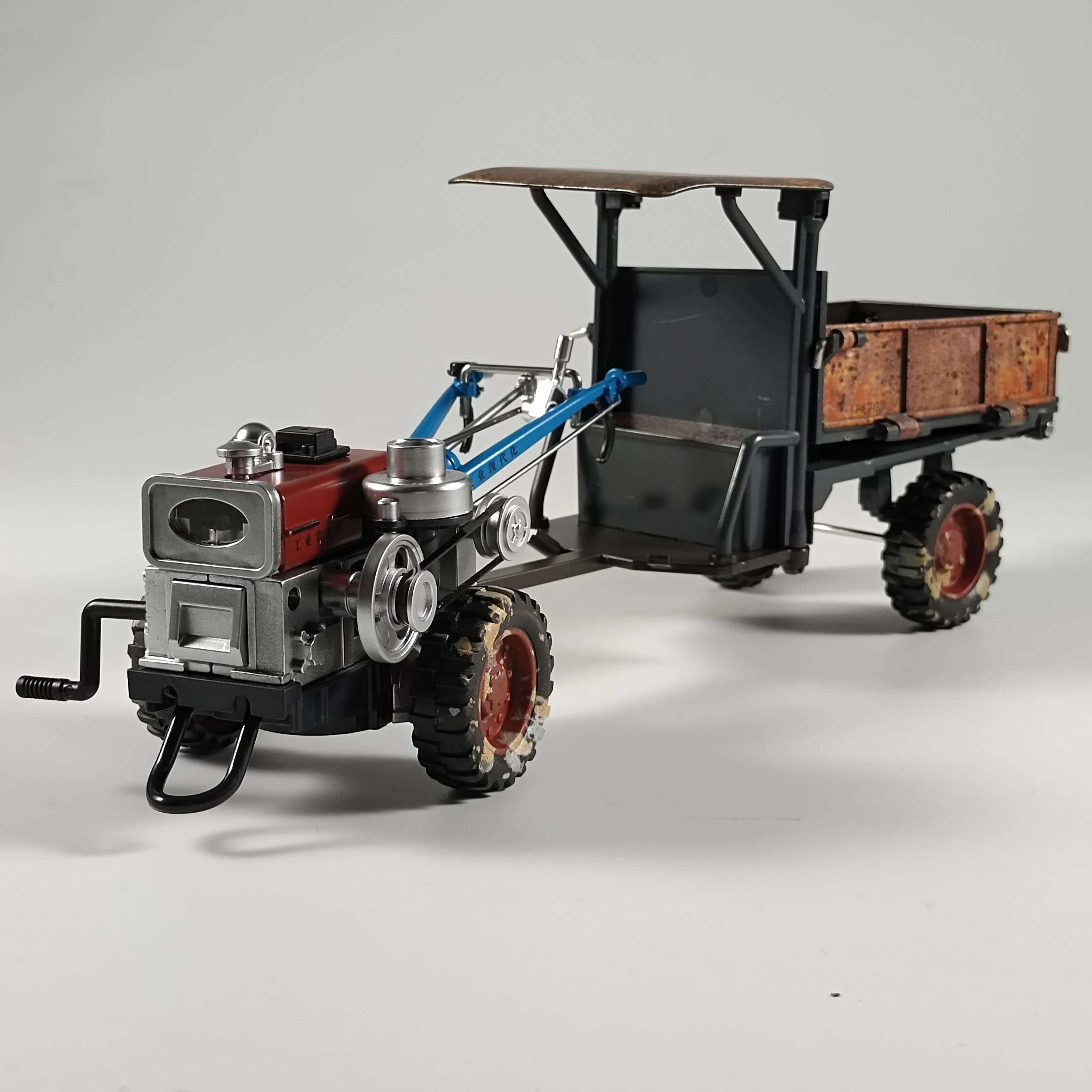 

Spary Walking Tractor Alloy Diecast Agricultural Tractor Model Sound Light Toys Retro Collection Ornaments Gift for Friends