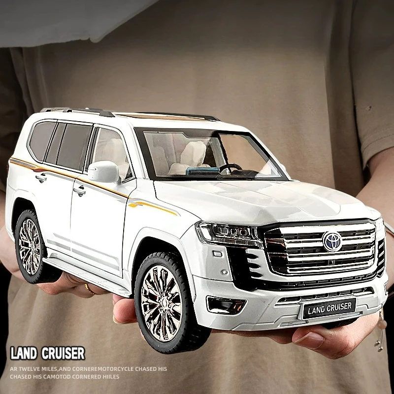 Large 1:18 Land Cruiser LC300 Toy Model Diecast Alloy Car Sound Light Pull Back Door Can Be Opened Rubber Tires Vehicle Gifts