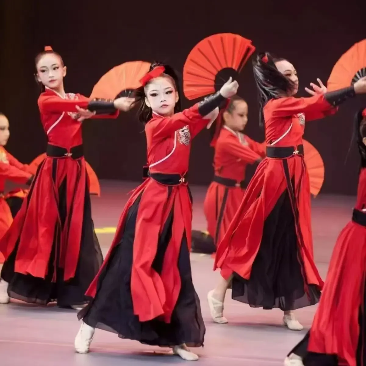 الصينية الووشو السيف الرقص النساء الملابس الرجعية Hanfu ارتداء Emei Sect المرأة الكونغ فو فرقة التنين الزي التقليدي