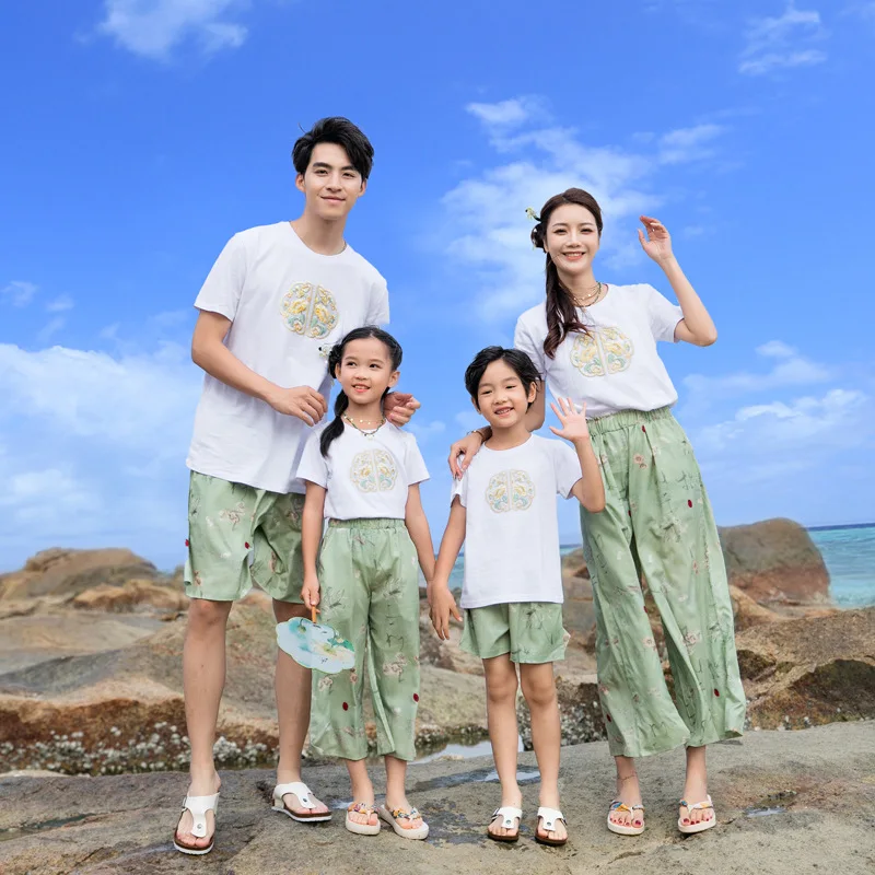 

Holiday Look Family Matching Clothes Sets Vacation Dad Son T Shirts + Shorts Two Piece Outfits Mom Daughter Tops + Pants Sui