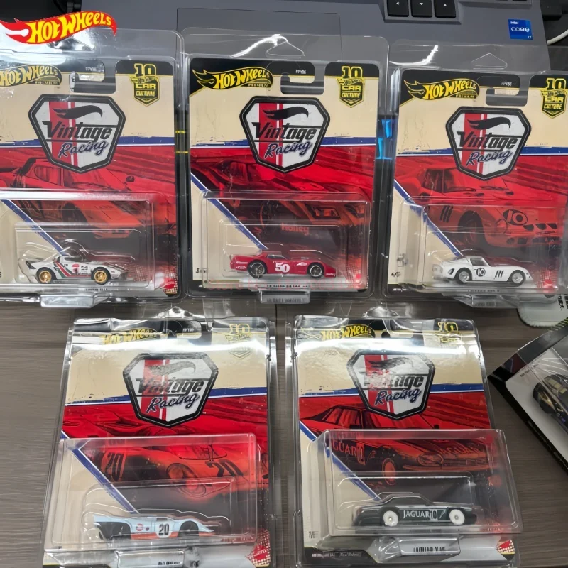 Hot Wheels Premium Car Culture Vintage Racing 1 64 Chevrolet Corvette, Auto Coleccionable de Aleación Fundida a Presión, Regalos para Coleccionistas Adultos