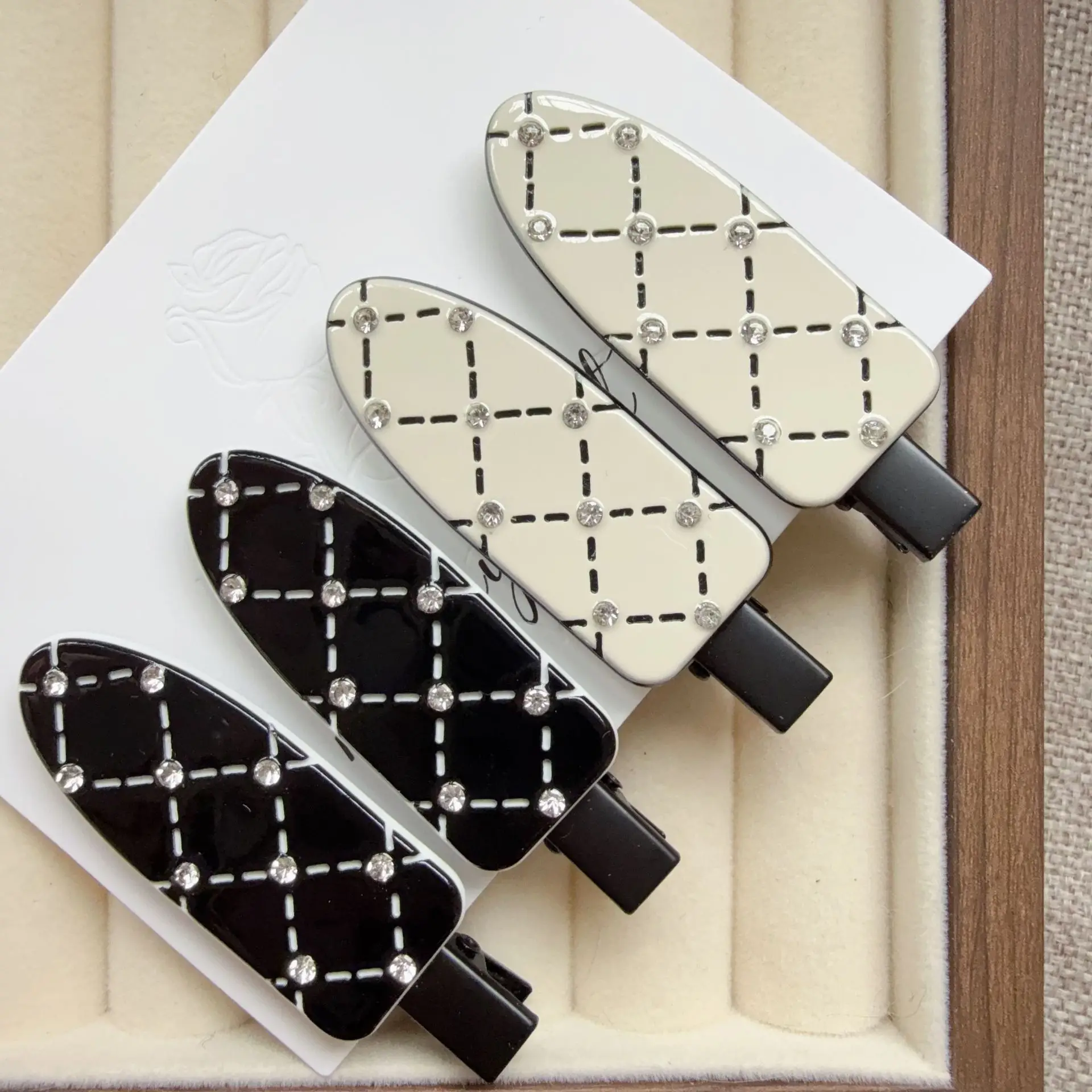 

Pattern with Diamonds Makeup Seamless Duck Bill Clip Hairpin Forehead Broken Hair Bangs Clip Hairpin Headdress