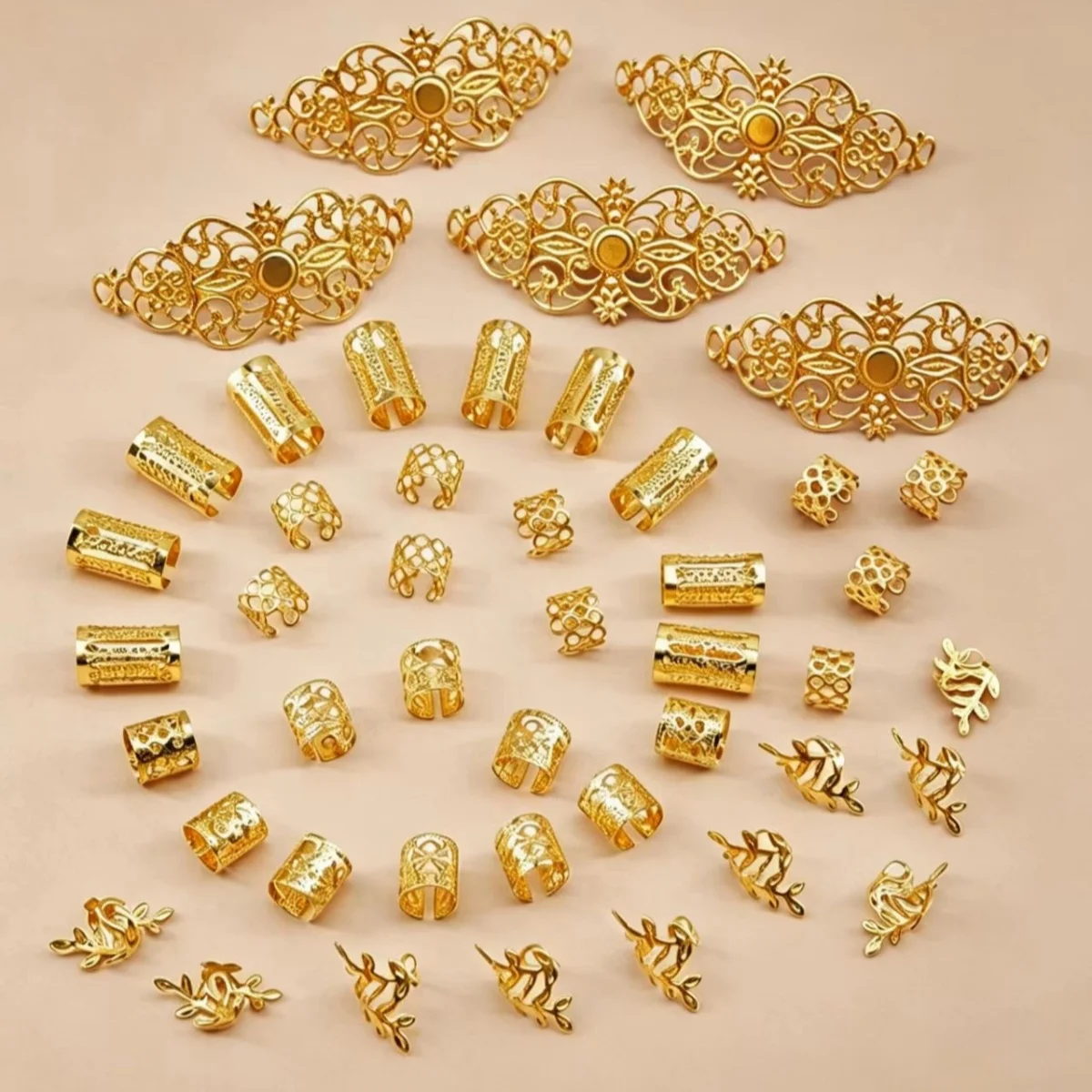 45-teiliges Wikinger-Keltisches Gold-Haaranhänger-Set, Hohlkreuz- & Schmetterlings-Dreadlock-Perlen, Mittelalterliche Boho-Haaraccessoires für Frauen – Detail 4