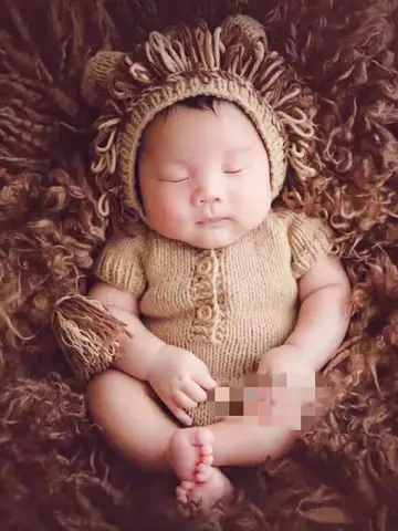 Newborn Photography Props Set Soft Crochet Knitted Lion Hat Short-Sleeved Romper Cute Photo Decoration & Ideal Baby Gift