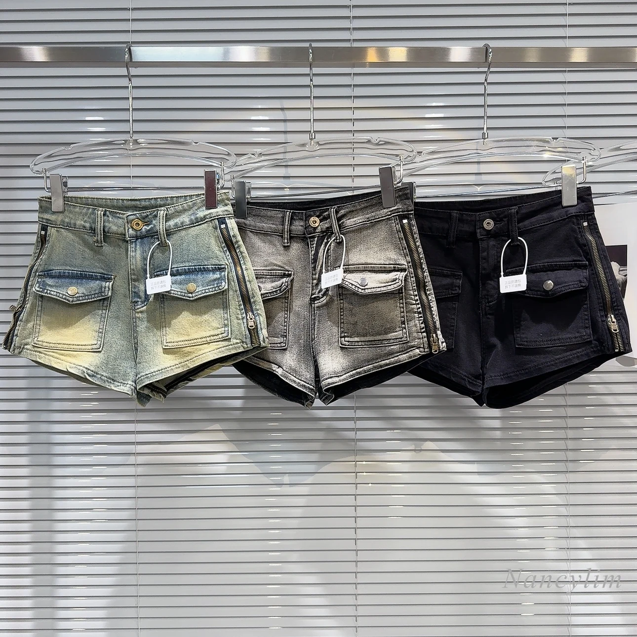 

2024 Summer New Hot Girl Style Side Metal Zipper Washed and Worn Denim Shorts Hot Pants for Women