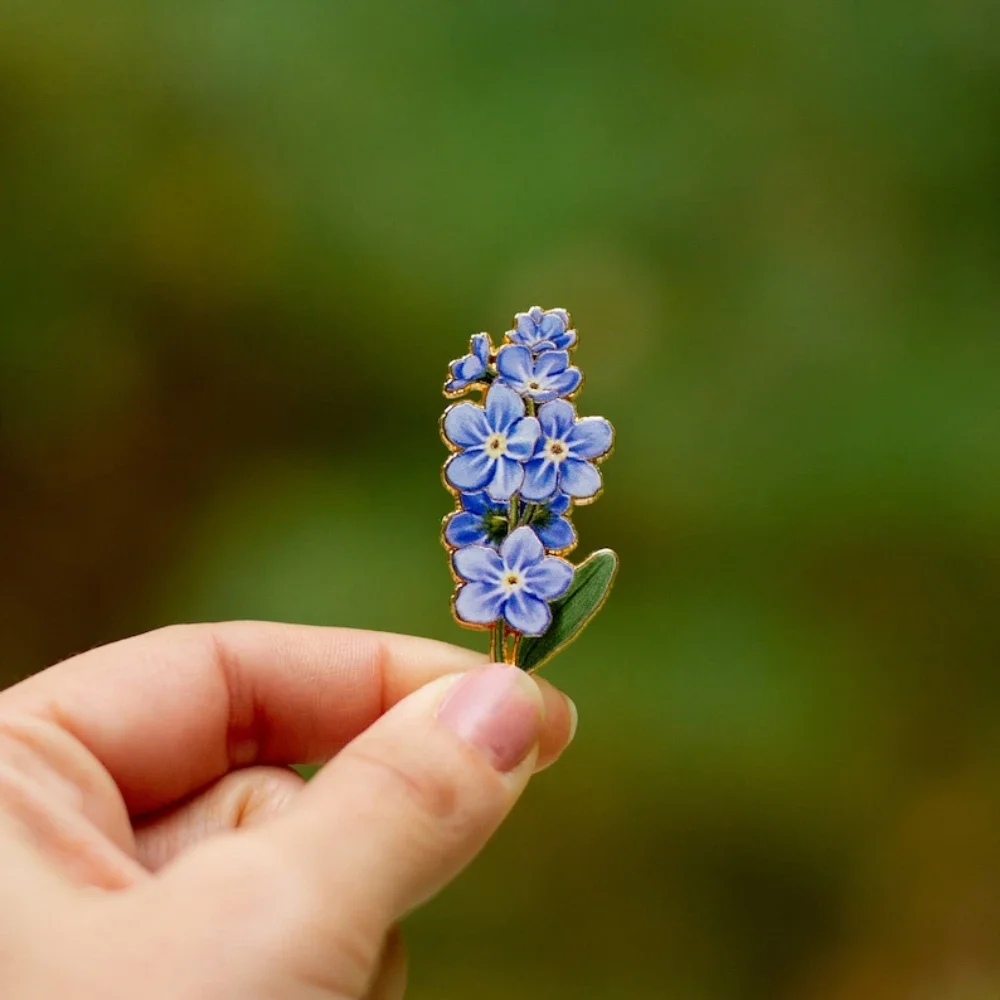 Forget-Me-Not Hard Enamel Pin Spring Flower Brooch Gifts for Floral Lovers Botanical Badge Nature Jewelry Accessory