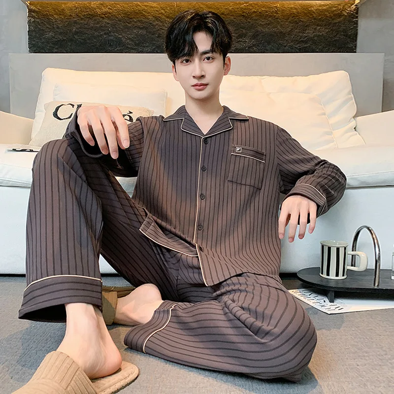 

Мужская одежда: топы, свитшоты, домашние комплекты, пижамы больших размеров, повседневная одежда, спортивные костюмы Y2K, купальные костюмы. Модная одежда оптом.