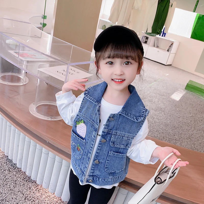 Lovely Baby Girls Denim Vest 2025 New Child Strawberry Clothes Korean Kids Design Sleeveless Jacket Toddler Cute Denim Waistcoat
