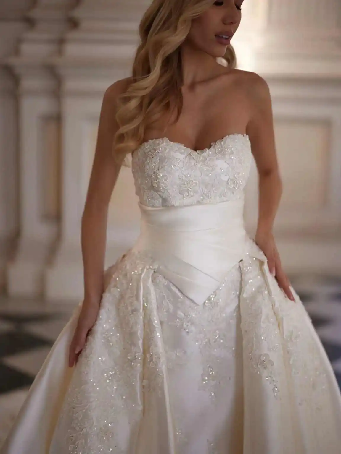 

Elegant Sequin Lace Appliques Ball Gown Wedding Dress Strapless Satin Court Train Formal Bridal Gown Vestido De Novia Customized