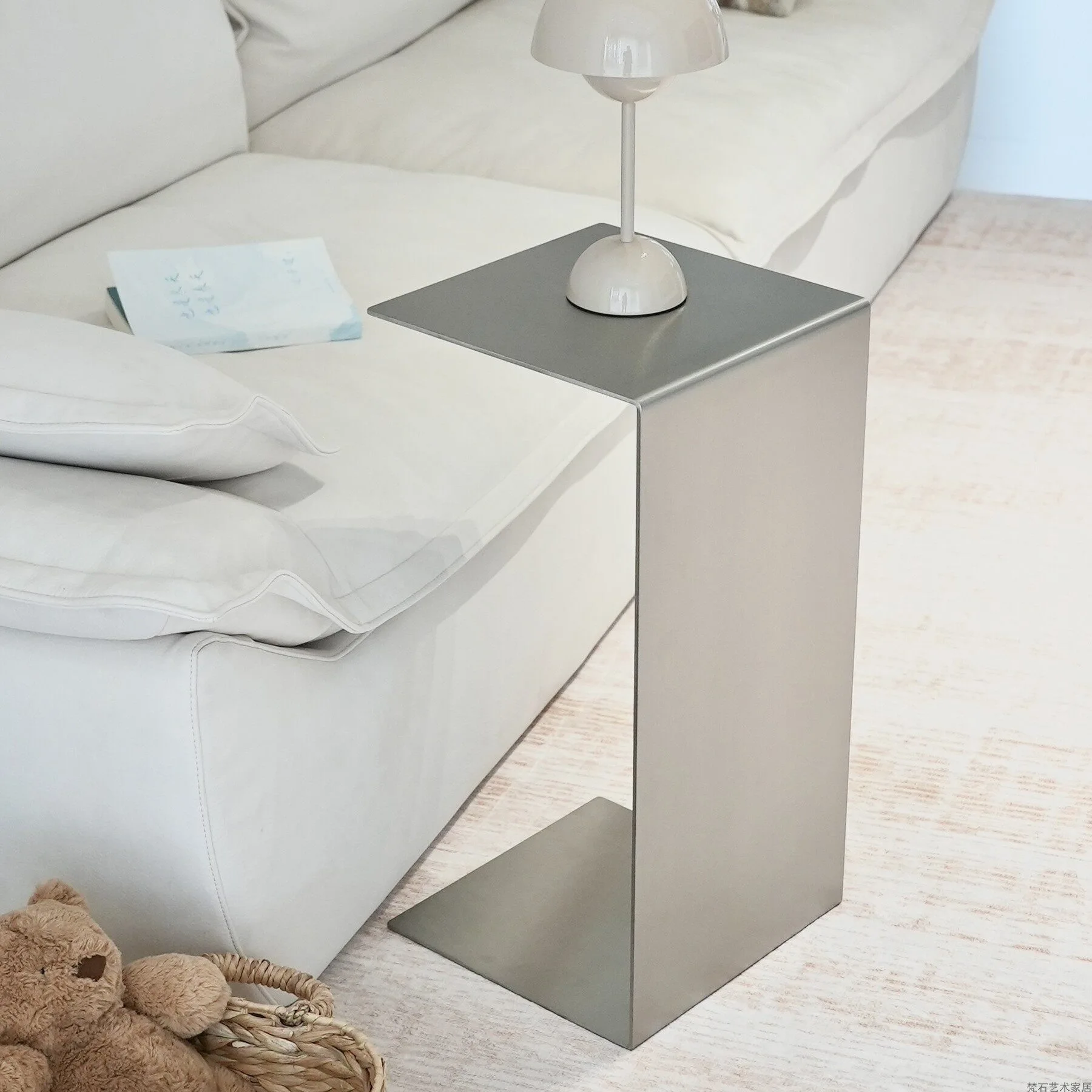 For brushed stainless steel C-shaped edge light luxury living room sofa corner small apartment