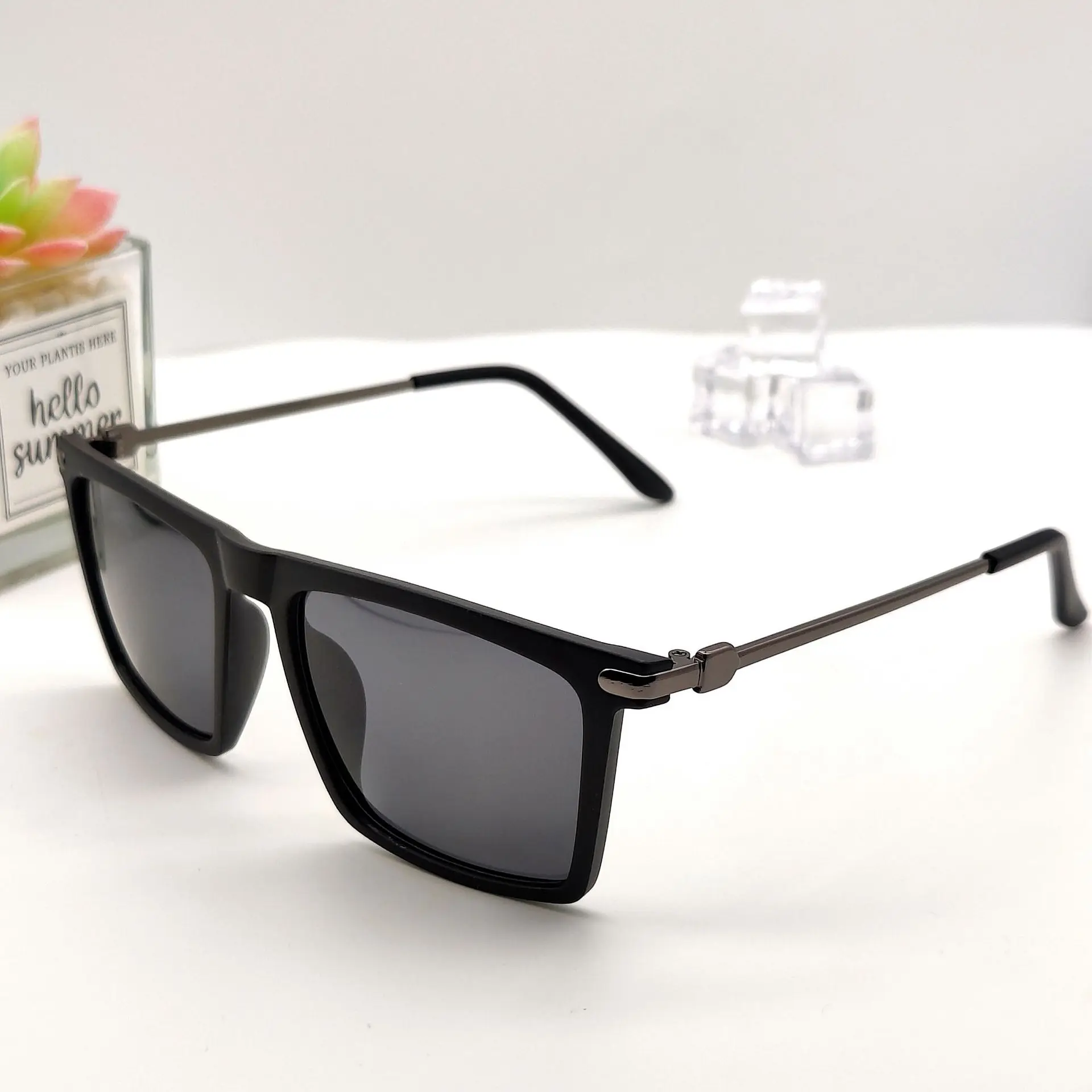 

Фотохромные квадратные поляризованные солнцезащитные очки ночного видения для мужчин, модные классические винтажные поляроидные солнцезащитные очки для вождения и рыбалки 2025