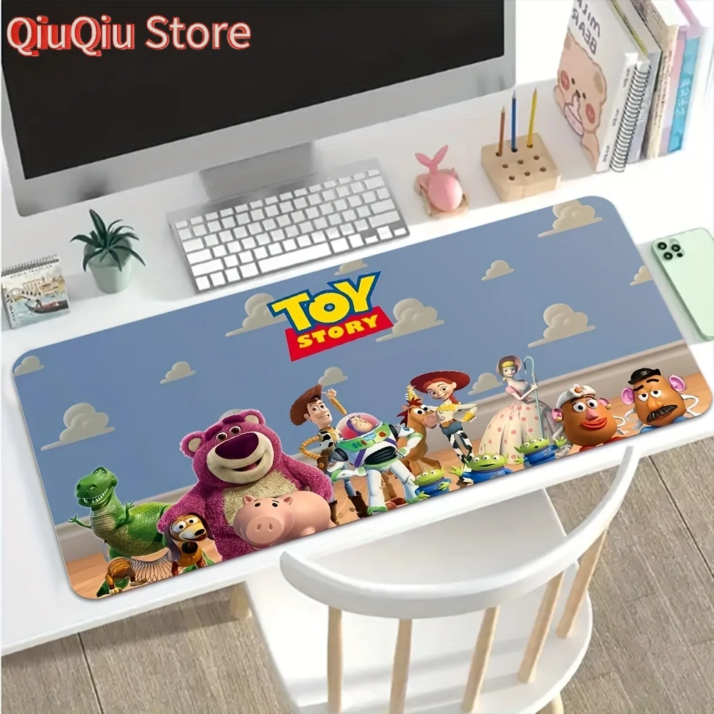 แผ่นรองเมาส์ 1 ชิ้น ธีมวู้ดดี้และบัซ พื้นผิวทนทานและไม่ลื่น แผ่นรองเมาส์ขนาดใหญ่ มีตัวเลือกหลายขนาด เหมาะสำหรับเล่นเกมและ